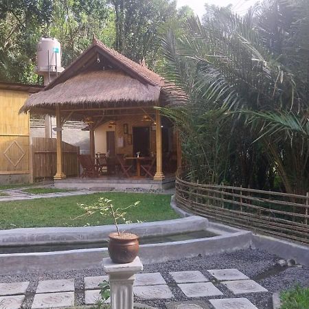 Pondok Sapta Sallaca Selat Exterior photo