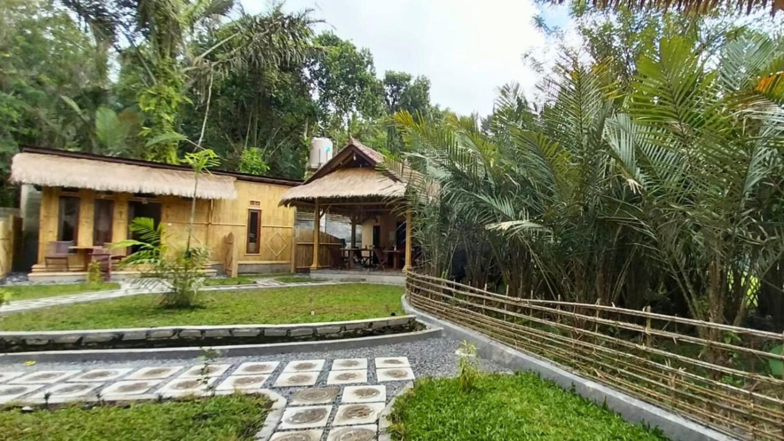 Pondok Sapta Sallaca Selat Exterior photo